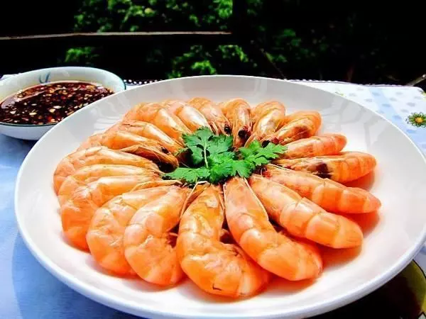 煮白灼蝦用白水煮就大錯特錯了,記住這些烹煮小細節,保證讓你好吃到舔手指!