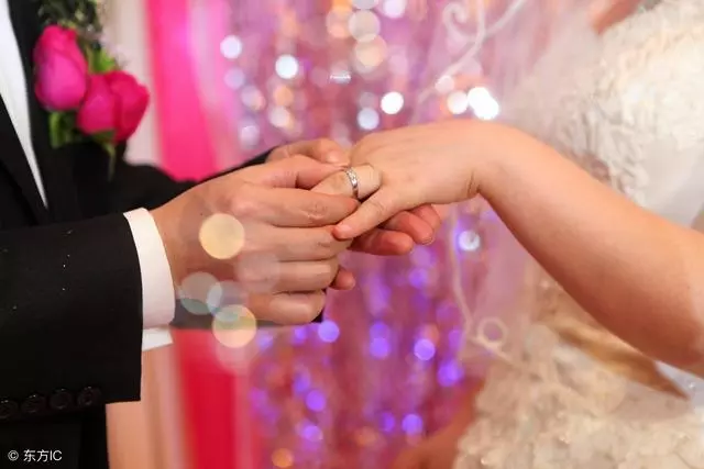 兒媳新婚夜起床洗衣服,我連夜找兒子談話,次日取消了回門宴