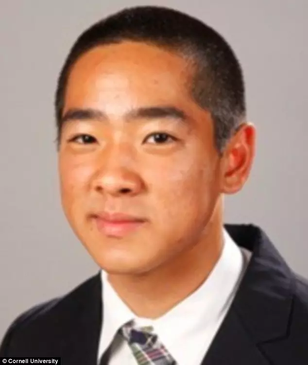 19歲富二代「連開數槍打死父親」全民怒轟!法官細看後...判決震驚全球:「當庭無罪釋放!」