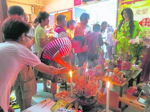 馬六甲古城靚女神,信徒求醫藥費中多多6D~