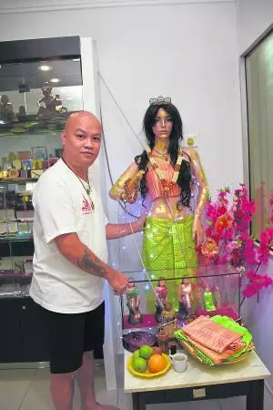 馬六甲古城靚女神,信徒求醫藥費中多多6D~
