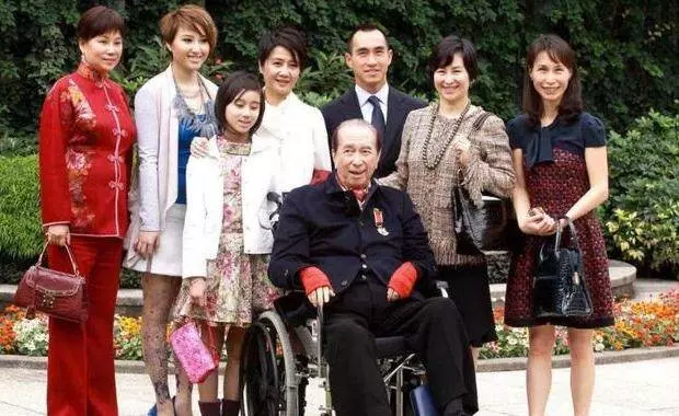 澳門賭王何鴻燊住院,兒子公布結婚,內地少女奉子成婚進豪門沖喜?