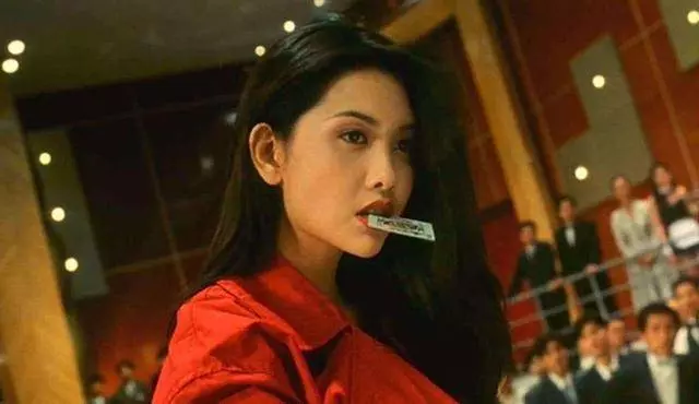 邱淑貞20歲女兒近照曝光!一身「粉」搭鬆糕鞋,被人們覺得十分耀眼