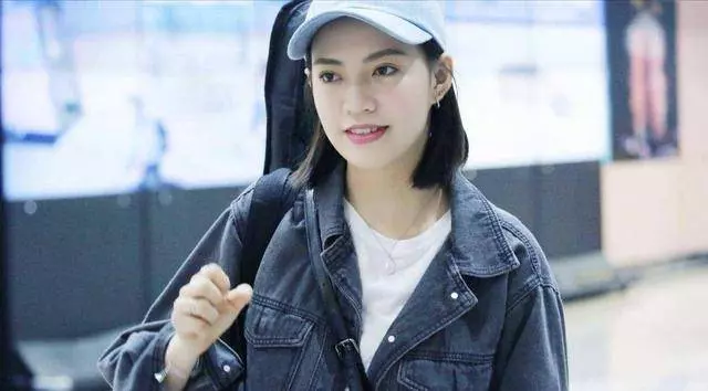邱淑貞20歲女兒近照曝光!一身「粉」搭鬆糕鞋,被人們覺得十分耀眼