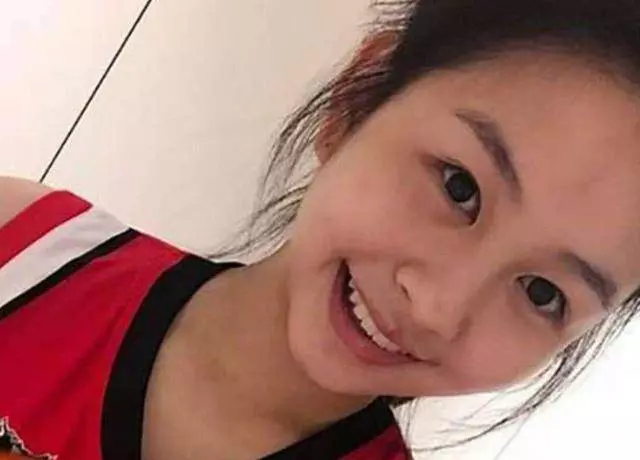 邱淑貞20歲女兒近照曝光!一身「粉」搭鬆糕鞋,被人們覺得十分耀眼