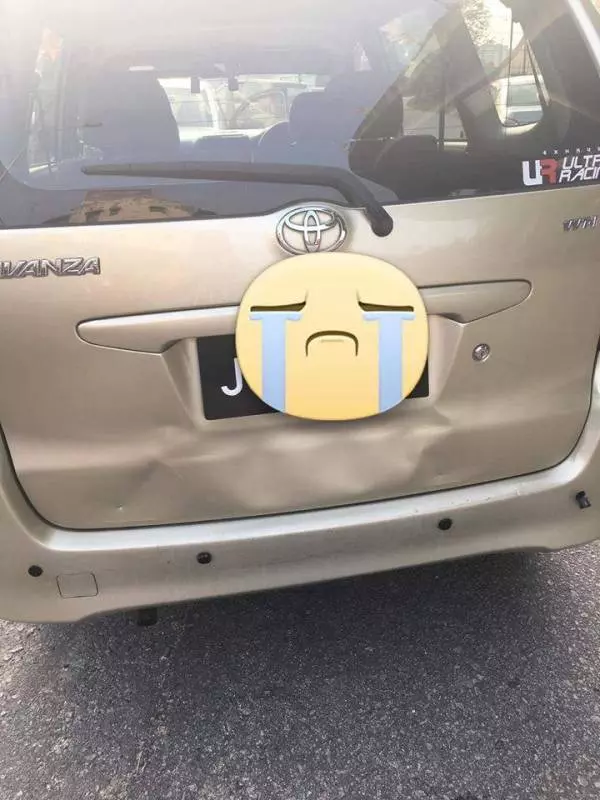 馬來仔撞壞我的車,一句「沒駕照」,連警察也沒辦法?我該怎麼辦?