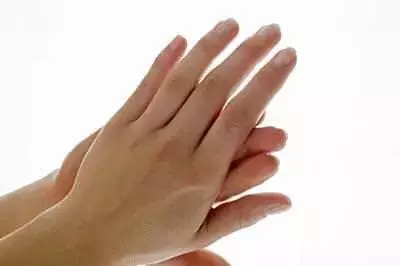 早上起床黃金10分鐘,學著「這樣」做,頭髮變黑、眼睛不花,人更長壽。