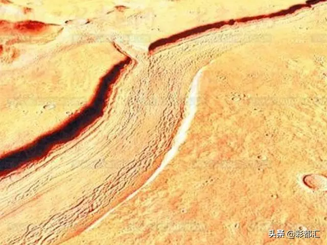 火星移民勝利在望!發現星球地下湖泊系統,可能存在生命!