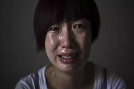 父母陪嫁全款婚房,婆婆又給20萬讓換大房,一進門我怒扇老公!