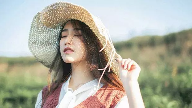 婆婆給九萬九彩禮,母親卻只給一個破箱子,打開一看老公拉著我的手說:我們很幸福!