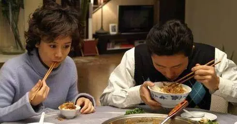 婆婆上門鬧著要養老錢,可轉身卻給了小姑子。今天又來,我決定做個「壞」兒媳!