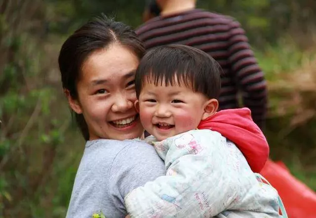 前夫走後5年,我帶著婆婆改嫁,婚禮上婆婆大喊:兒子回來了