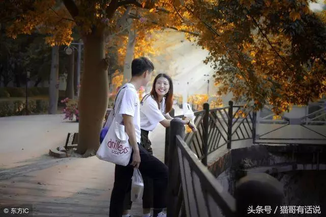 前夫走後5年,我帶著婆婆改嫁,婚禮上婆婆大喊:兒子回來了