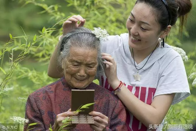 前夫走後5年,我帶著婆婆改嫁,婚禮上婆婆大喊:兒子回來了
