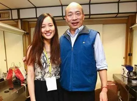 眼眶濕了 女兒看在眼裡!韓冰這段話道破爸爸當年處境…