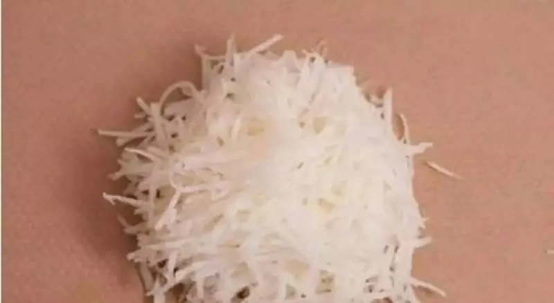 白蘿蔔和雪梨一起煮,不管寒咳、熱咳、夜裡咳,都管用,用幾次就好了