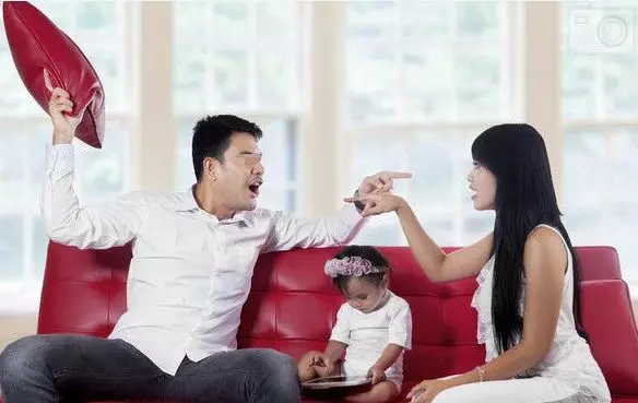 前妻給我戴綠帽子離婚,我媽去前妻家看了一眼孫子,回來要我復婚