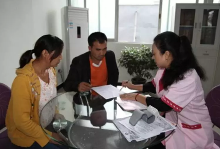跟老公認識兩個月閃婚,懷孕做孕檢時醫生一句話卻讓寶寶成單親娃