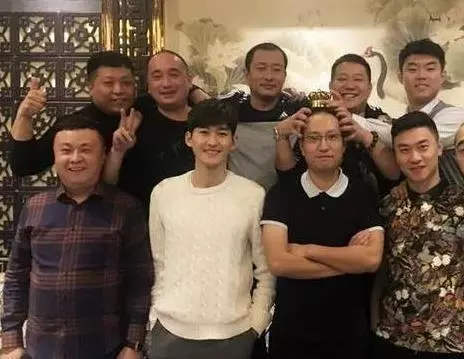 如果你同學成了明星,聚會你還敢去嗎?看完照片,不敢了