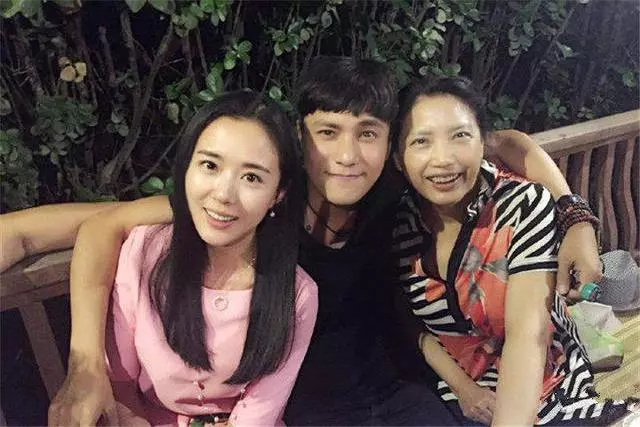 如果你同學成了明星,聚會你還敢去嗎?看完照片,不敢了