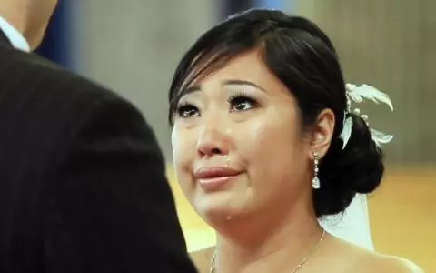 老婆為他生了三個小孩,他卻嫌棄她「又胖又醜」而狠心離婚!!結果一年後「再次巧遇」他竟後悔!