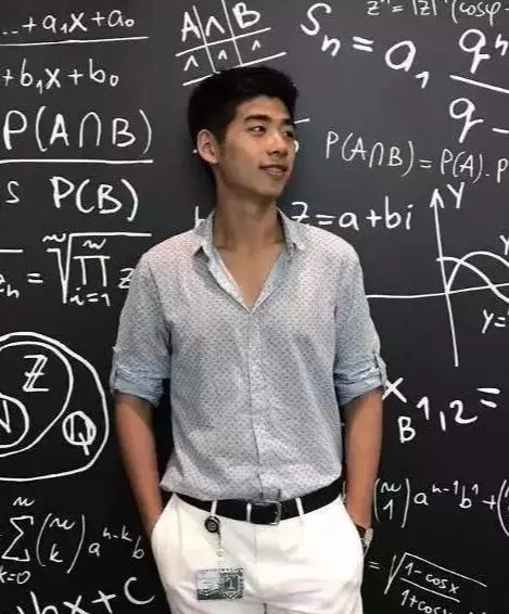 何超盈未婚夫身份曝光,哈佛高材生不是富二代,從小在東北長大!