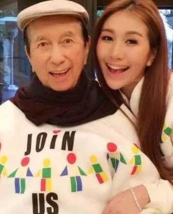 何超盈未婚夫身份曝光,哈佛高材生不是富二代,從小在東北長大!