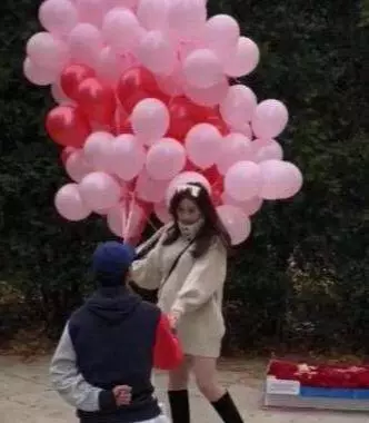 何超盈未婚夫身份曝光,哈佛高材生不是富二代,從小在東北長大!