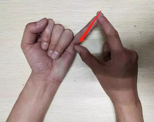 心臟很重要,心臟不好的人,在手指上做1個動作,能養護心臟