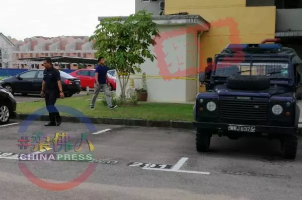 手握RM100鈔票 六旬婦跳樓身亡