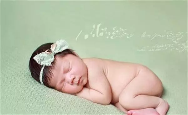 連生二胎都是女兒,讓小叔看我笑話10多年,不過在大女兒出嫁那天他嚇得躲在角落哭