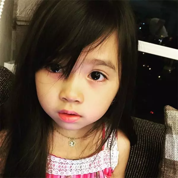 連生二胎都是女兒,讓小叔看我笑話10多年,不過在大女兒出嫁那天他嚇得躲在角落哭