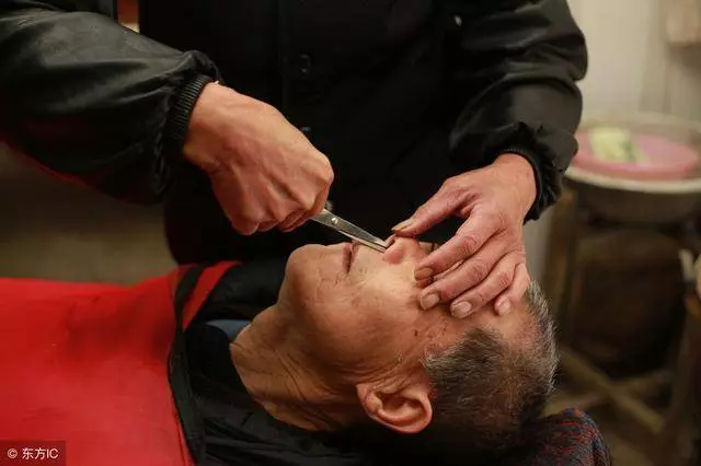 鼻毛太長,能不能拔掉或剪掉?醫生給出3個理由,勸你手下留情!