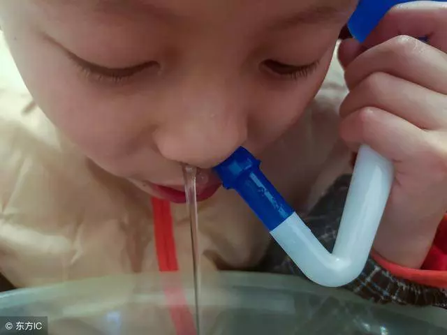 鼻毛太長,能不能拔掉或剪掉?醫生給出3個理由,勸你手下留情!