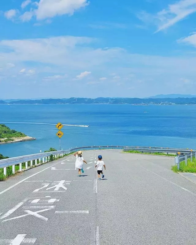 日本爸爸「宮崎駿動漫式」曬娃火遍ins,只拍背影就讓人愛上日本