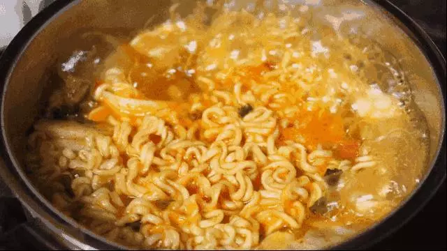 這些看上去不起眼的食物,微波爐叮一下,瞬間竟好吃100倍!