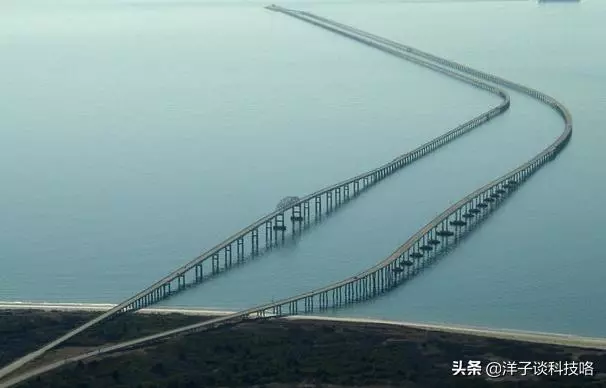 世界最嚇人的大橋,女司機害怕只好找代駕,高出水面185英尺