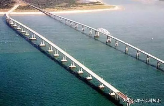 世界最嚇人的大橋,女司機害怕只好找代駕,高出水面185英尺