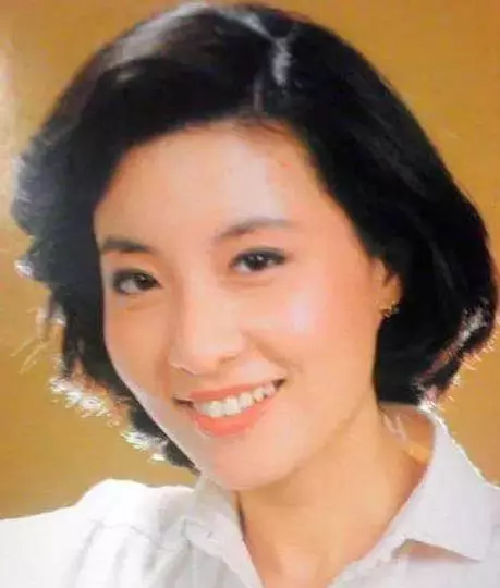 65歲沈時華遭遇渣男,未婚生女後竟被無情誹謗,淚灑現場!22年後她和女兒近照曝光,網友:苦盡甘來!