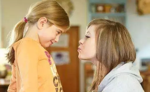 孩子炫富「家住大別墅」,被人拆穿超尷尬!如何給他正確的三觀?