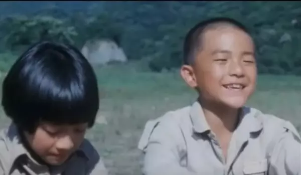 11歲搭檔周潤發,如今魯冰花小童星長大了!39歲的他消失演藝圈13年,現在變大帥哥,不當明星竟過這樣生活