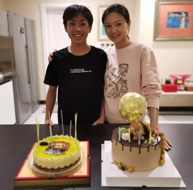 17歲榜上48歲大導演,連生2子1女才被扶正,今38歲幸福美如少女!