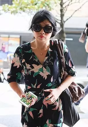 「X了就跑」! 華女醫生狂發9千簡訊給男友, 連續8個月跟蹤騷擾, 被控上庭 !