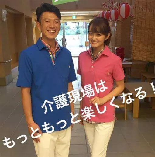 左手癱老翁想摸女護士的胸 愛心護士:用左手, 給你摸 !