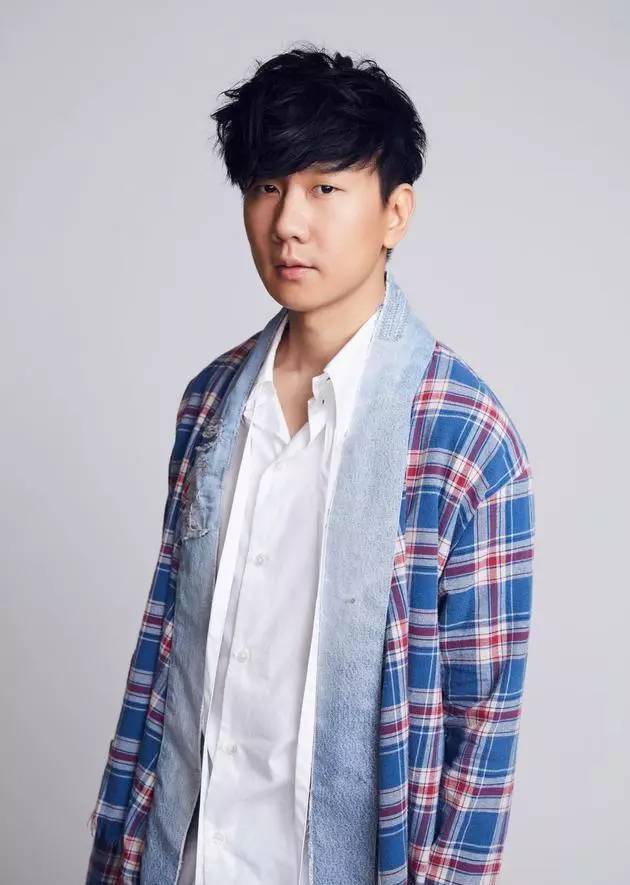 林俊傑曬出與吳亦凡的合照,照片中吳亦凡變胖很多,被指撞臉沈騰