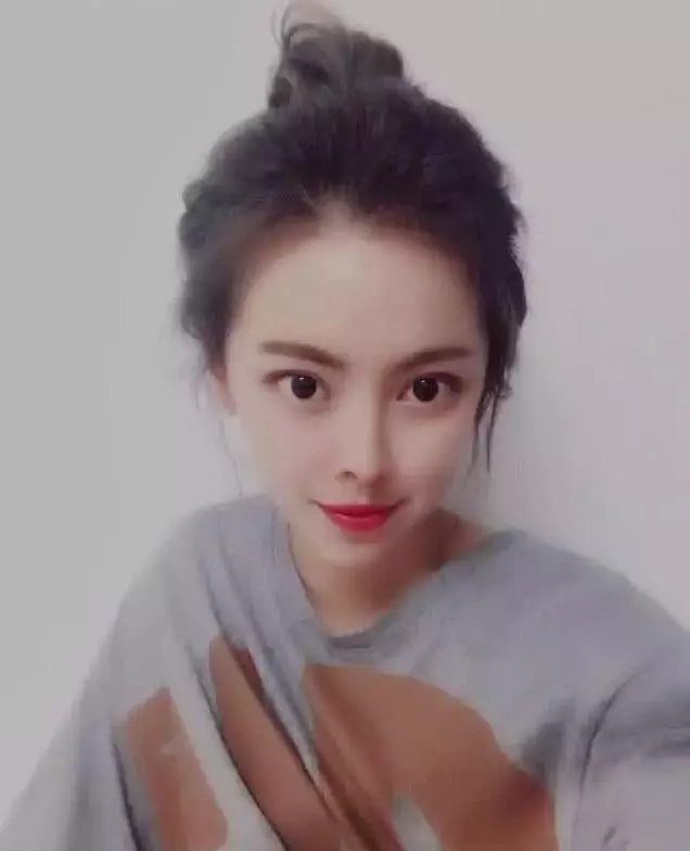 《長江七號》反串做有錢小校霸 十年後靚相曝光網民嘆女大十八變