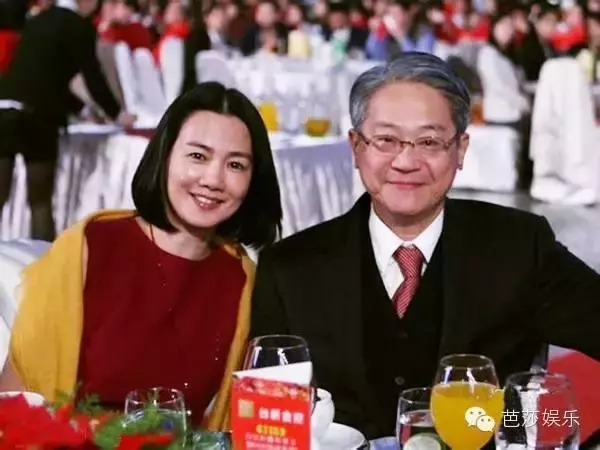 她18歲就紅遍台灣,24歲放棄事業跟富豪私奔,30歲不顧子宮出血救下被綁丈夫...原來她就是...