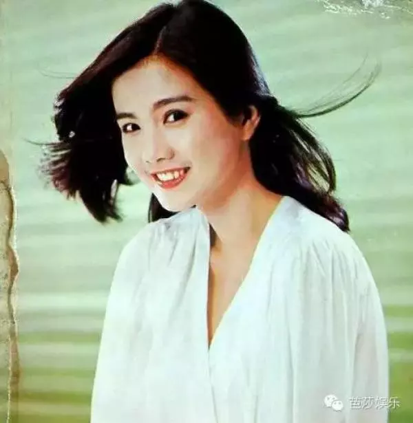 她18歲就紅遍台灣,24歲放棄事業跟富豪私奔,30歲不顧子宮出血救下被綁丈夫...原來她就是...