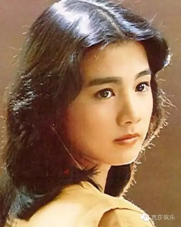 她18歲就紅遍台灣,24歲放棄事業跟富豪私奔,30歲不顧子宮出血救下被綁丈夫...原來她就是...