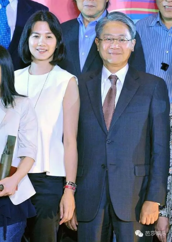她18歲就紅遍台灣,24歲放棄事業跟富豪私奔,30歲不顧子宮出血救下被綁丈夫...原來她就是...